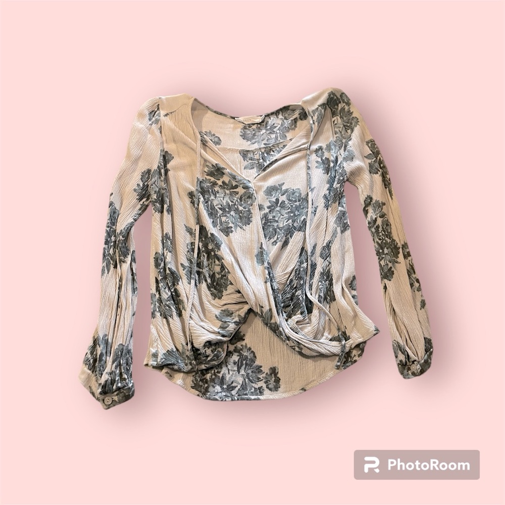 Lush top super cute. Could throw with jeans or shorts just doesn’t fit me xs!